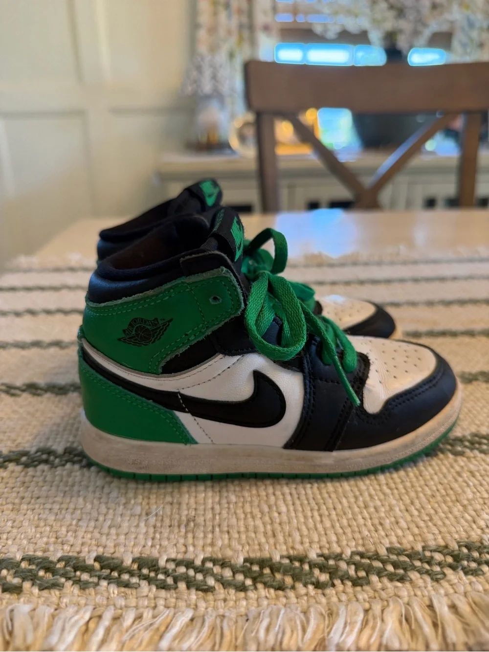 Nike Kids Green Black White High-Top Jordan Sneakers size 9